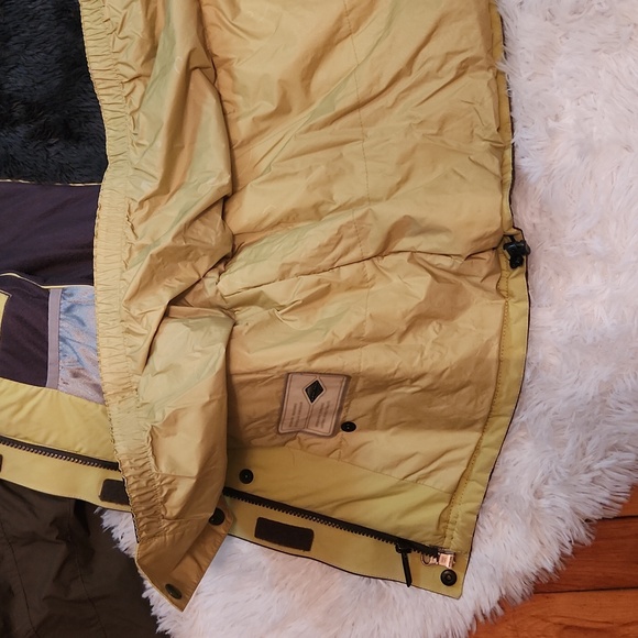 Columbia Convert jacket in olive green, detachable fur hood - Picture 10 of 14